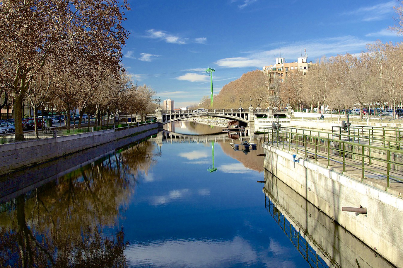 Faire une croisière sur le fleuve Manzanares : découvrez Madrid autrement